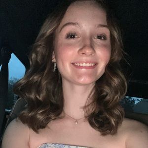 Meet your Posher, Chloe